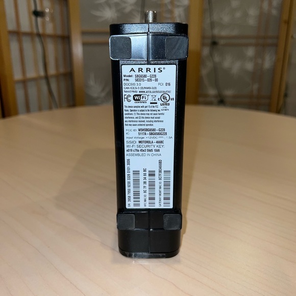 Motorola ARRIS SURFboard Cable Modem & Wi-Fi 2.4GHz + 5GHz Dual Band Router - Picture 13 of 15